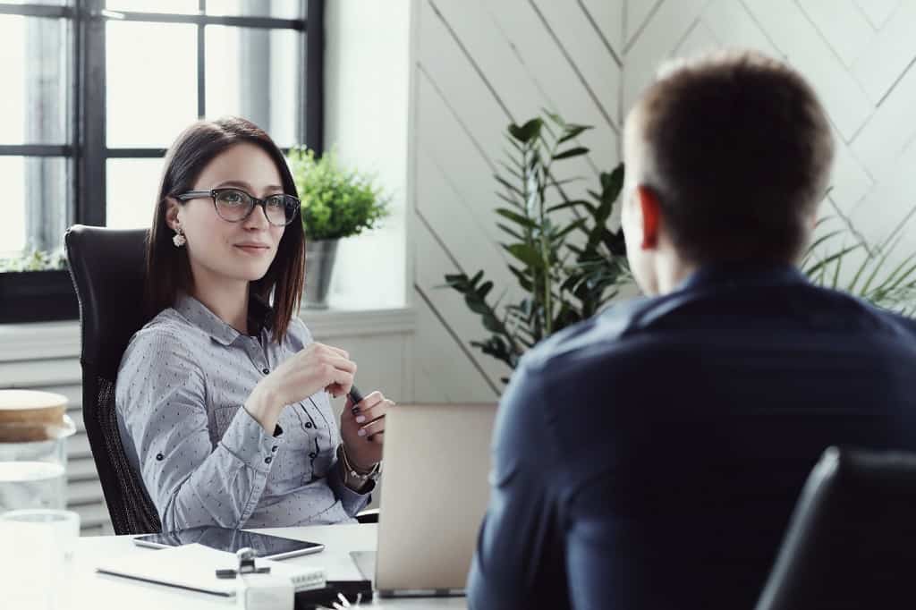 HR Recruiter identifying quiet quitting in an organization