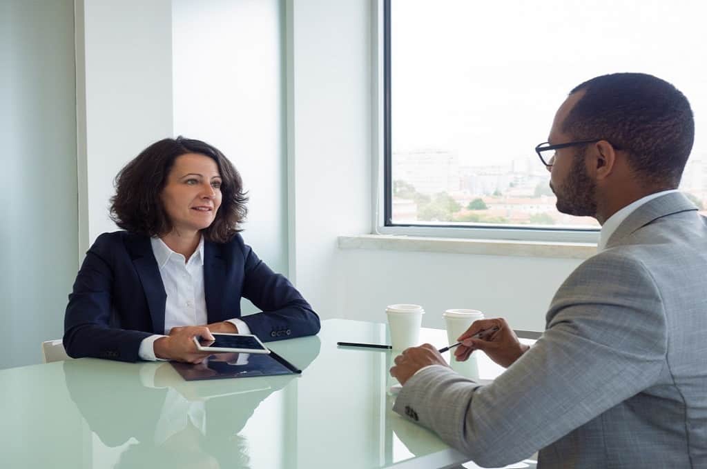 Recruiter conducting one-on-one interview with employee to discourage quiet quitting