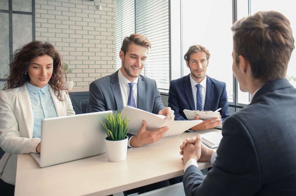 Recruiter Finding the right candidate for team