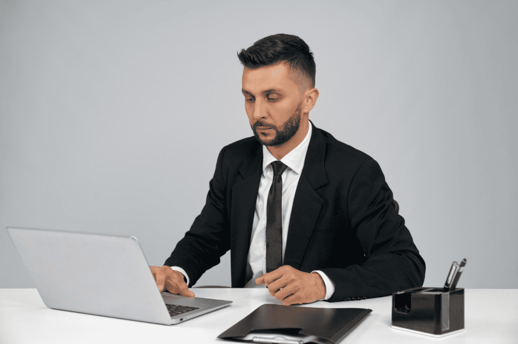 Recruiter looking into time to fill metrics