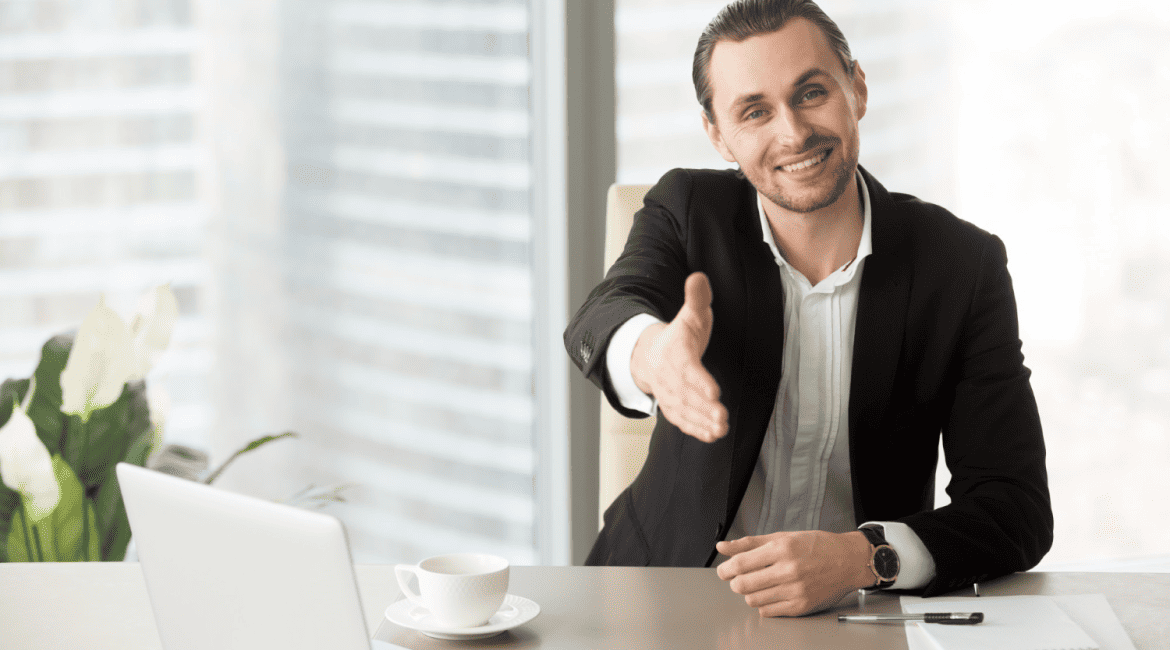 Recruiter taking advantage of good recruitment marketing