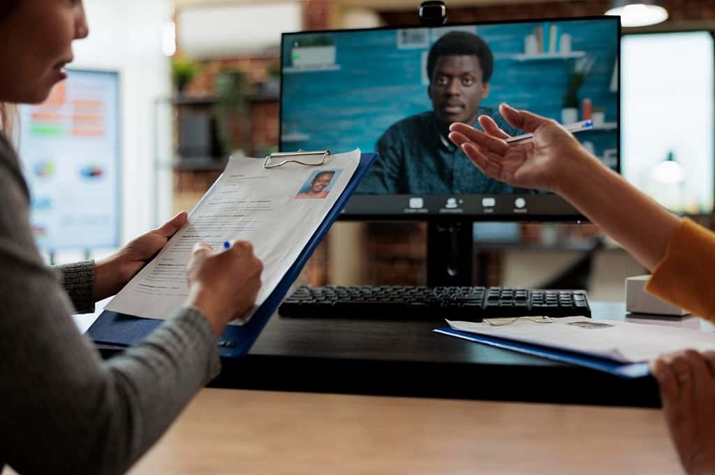 Recruiter using candidate screening with AI to find the right candidates