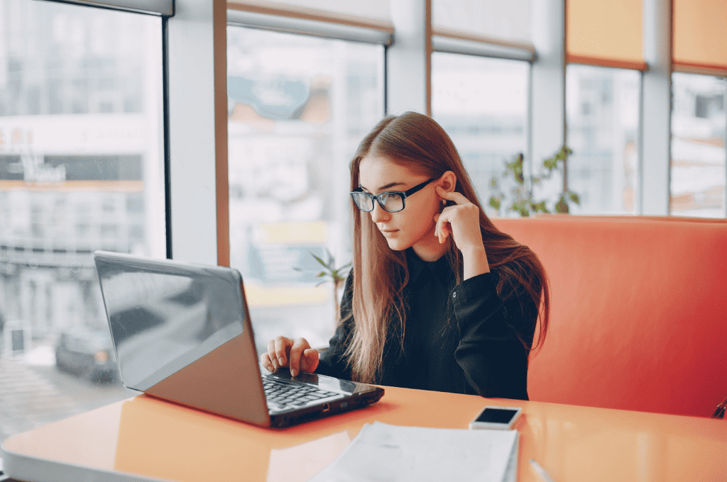 Recruiter increasing hiring success of company with the help of job distribution