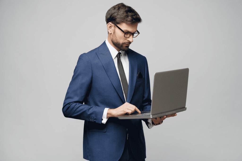 Recruiter Leveraging Technology for Enhanced Reporting