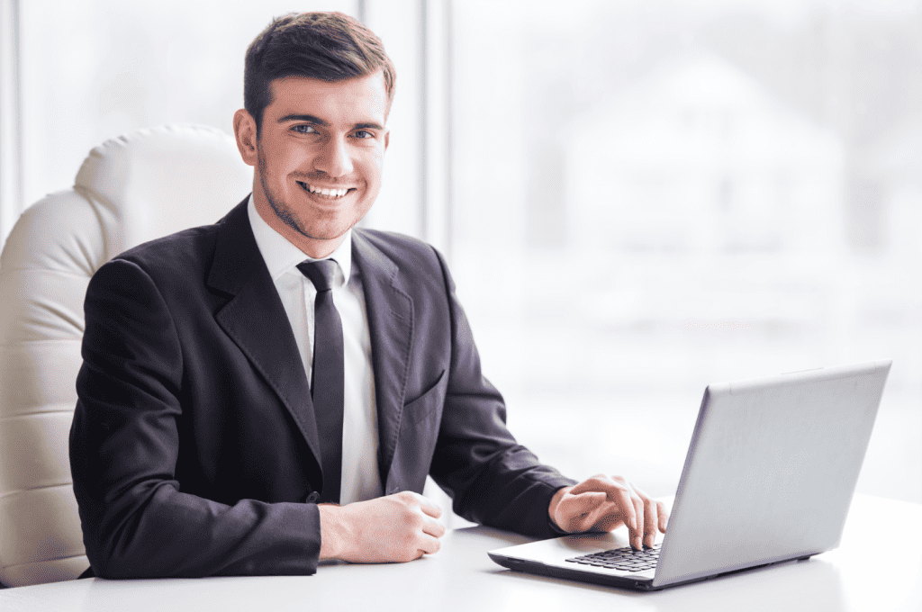 Recruiter using instagram and visual recruiting
