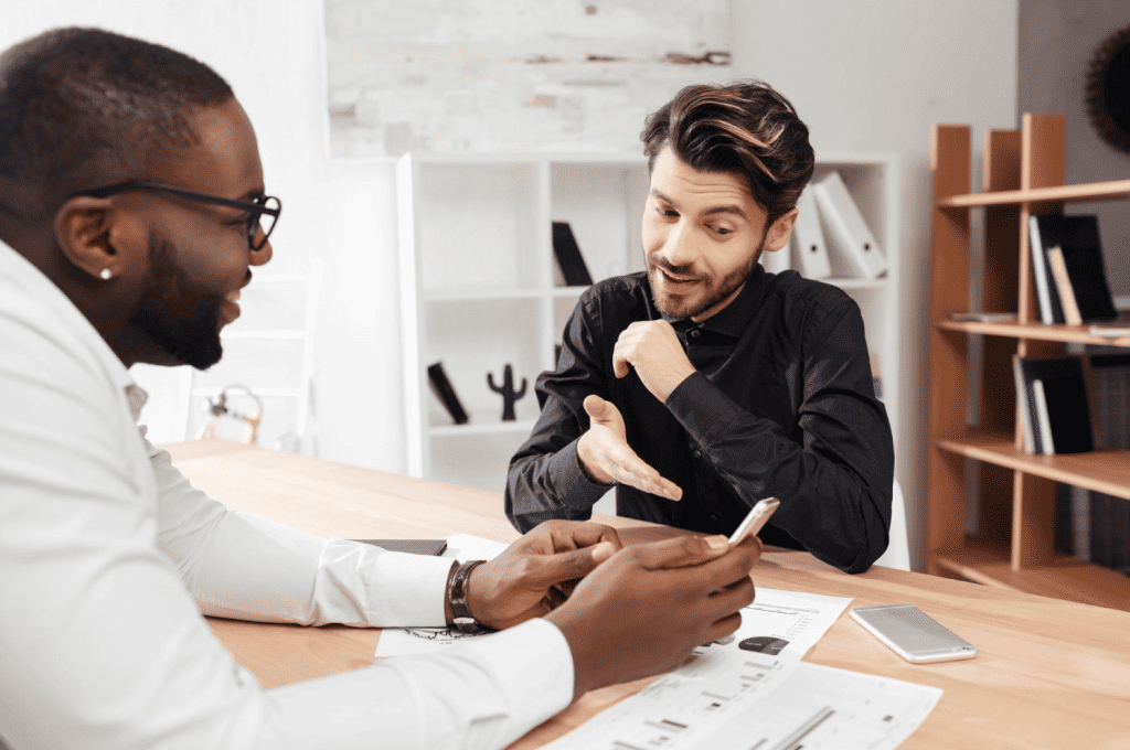 Recruiter finding new candidates through referral program