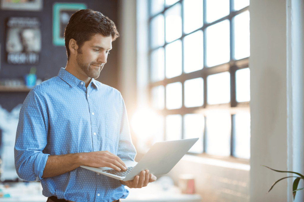 Recruiter using data analytics to understand audience behavior
