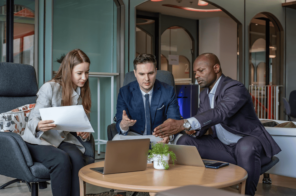 Recruiter Utilizing Candidate Relationship Management Tools for Talent Pipeline Nurturing