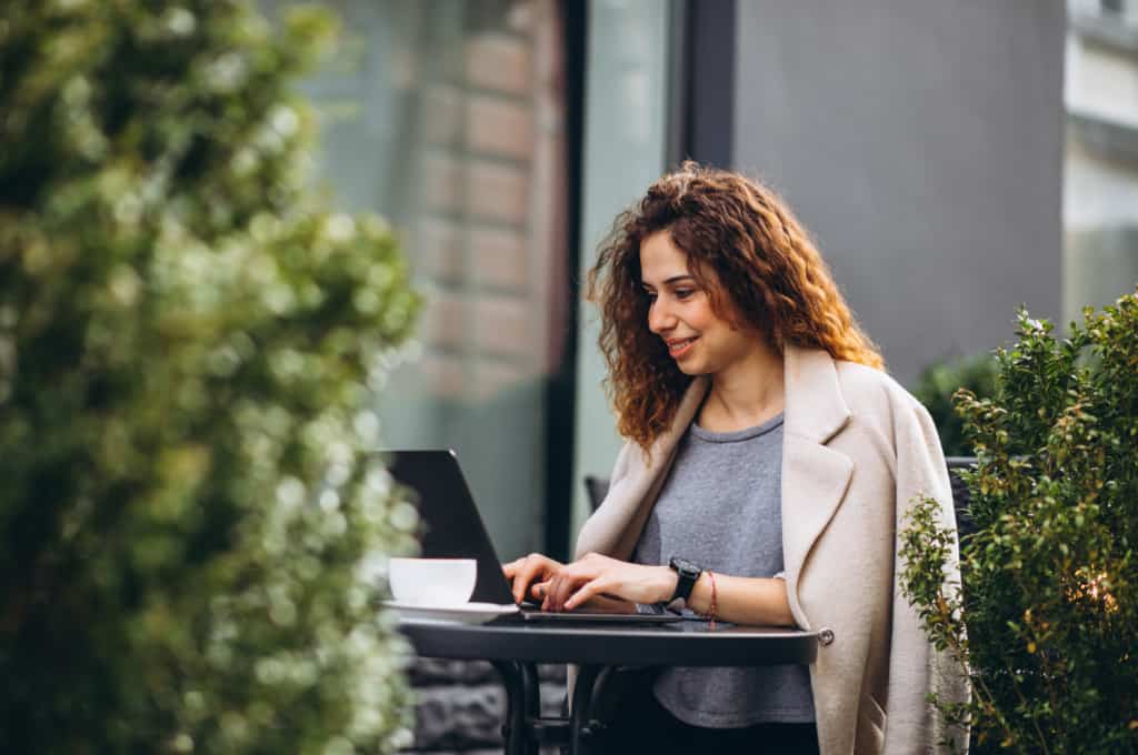 Recruiter connecting workflow management with recruitment metrics