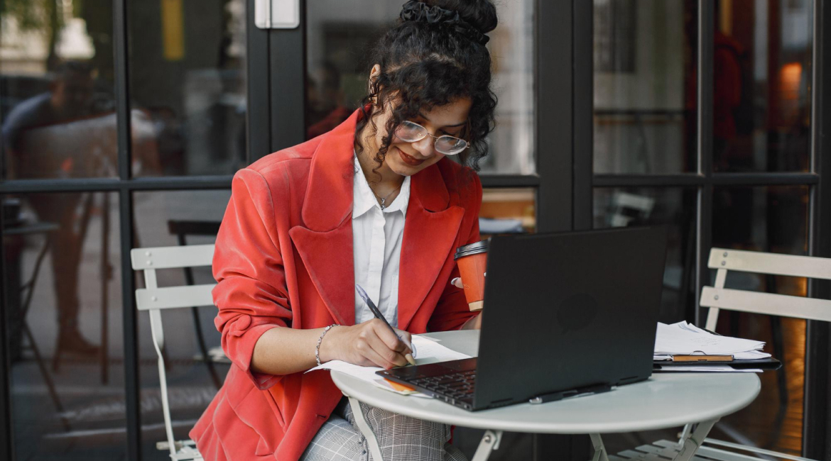 Recruiter Optimizing Email Sequences for Talent Pools